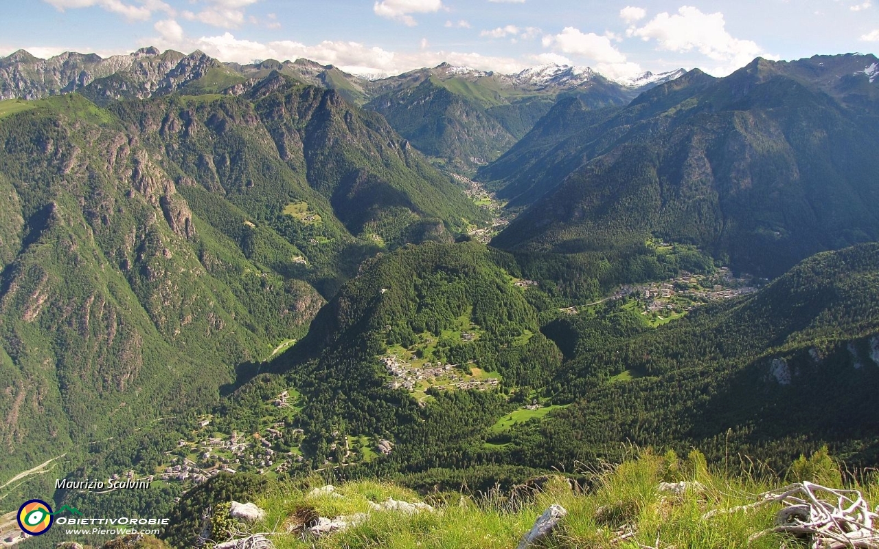 15 Panorama sulla Valsecca e l'Alta Valle Brembana, ramo di Branzi....JPG